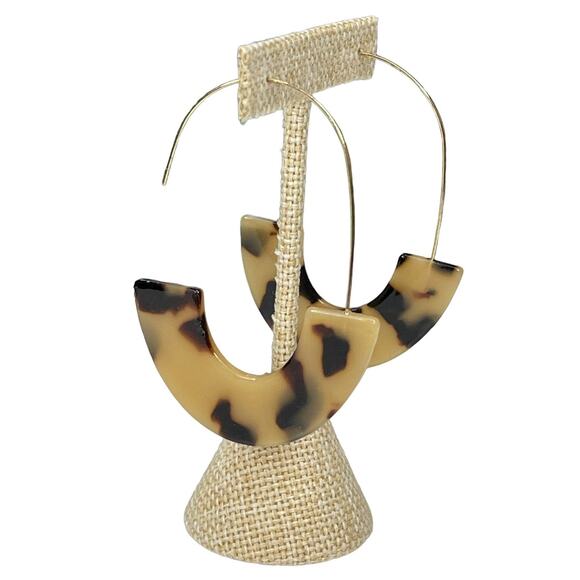 Leopard Tortoise Shell Print Half Hoop Earrings With Gold Tone Metal - Picture 1 of 7